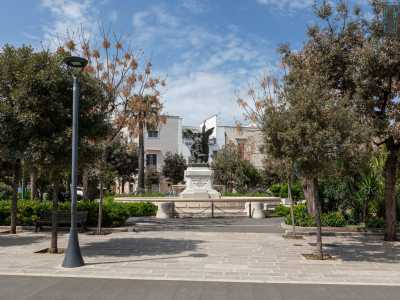 Siamo cos� andati a visitare la Torre. Dalla centrale piazza Moro di Toritto...